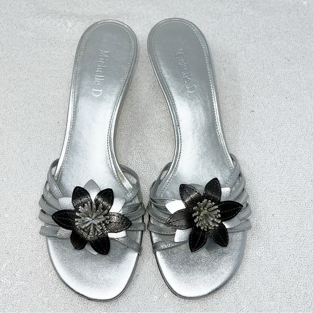 Michelle D sandals/ kitten heels silver leather with floral detail size 7 - Picture 13 of 15